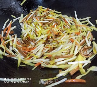韭黄胡萝卜炒茶干的做法步骤：5
