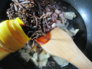 花生米笋干菜烧烤麸的做法步骤：6