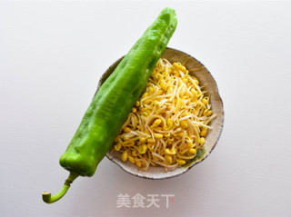 尖椒拌黄豆芽的做法步骤：1