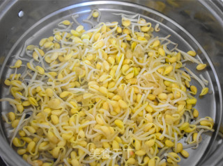 尖椒拌黄豆芽的做法步骤：2