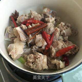 红烧羊肉炖萝卜的做法步骤：4