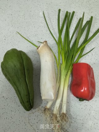 杏鲍菇炒佛手瓜的做法步骤：1