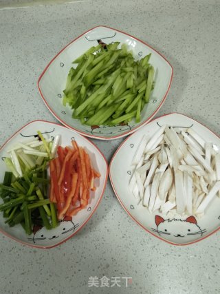 杏鲍菇炒佛手瓜的做法步骤：3
