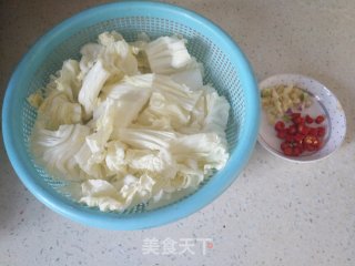 酸辣白菜的做法步骤：1