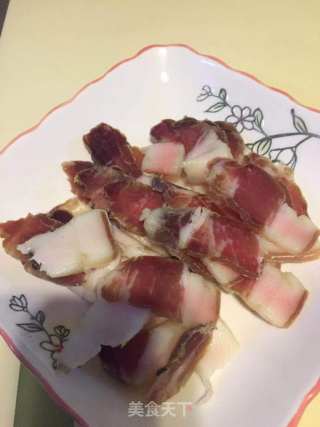 萝卜炒腊肉的做法步骤：1