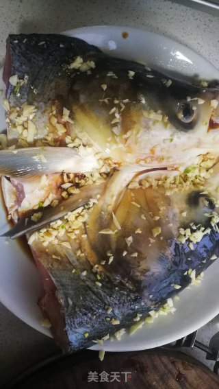 剁椒鱼头的做法步骤：2