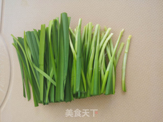 香烤韭菜鱿鱼圈的做法步骤：3