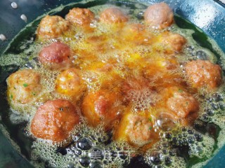 炸肉圆子的做法步骤：8