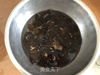 蘸水木耳的做法步骤：1