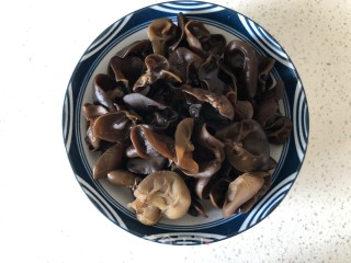 蘸水木耳的做法步骤：2