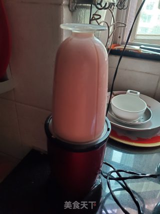 草莓香蕉牛奶饮的做法步骤：4