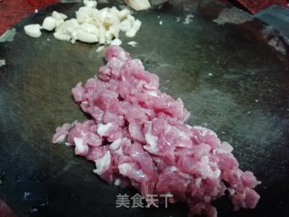 菜花胡萝卜卤拌面的做法步骤：2