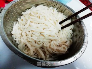 菜花胡萝卜卤拌面的做法步骤：9
