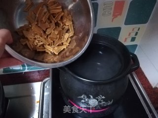 笋干煲鸭汤的做法步骤：3