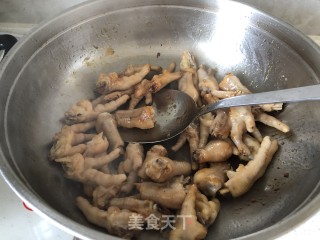 红烧鸡爪的做法步骤：4
