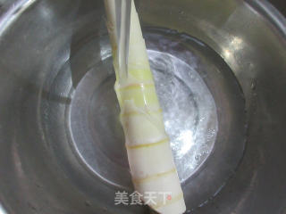 青椒千页豆腐炒雷笋的做法步骤：2