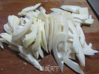 青椒千页豆腐炒雷笋的做法步骤：3