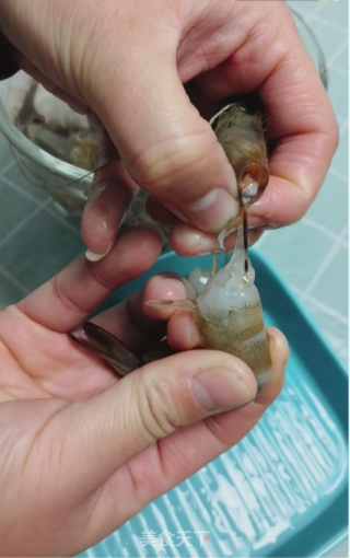 年夜饭----灯笼虾的做法步骤：1