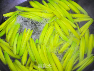 凉拌黄花菜的做法步骤：5
