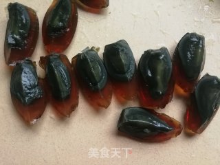 凉拌松花蛋的做法步骤：4