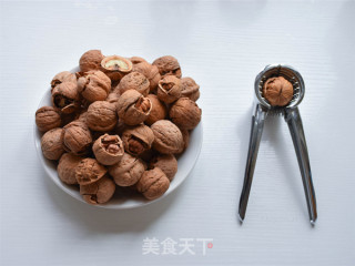 五香核桃的做法步骤：2