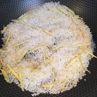 姜丝炒米的做法步骤：3
