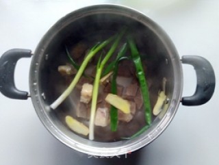 竹荪冻豆腐牛腩汤的做法步骤：4