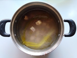 竹荪冻豆腐牛腩汤的做法步骤：5