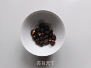 蜜枣桂圆炖生梨的做法步骤：2