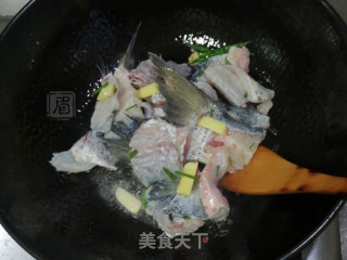 鱼骨汤面的做法步骤：5