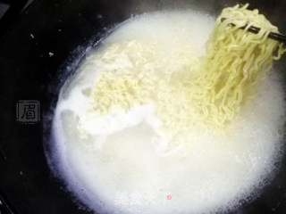 鱼骨汤面的做法步骤：10