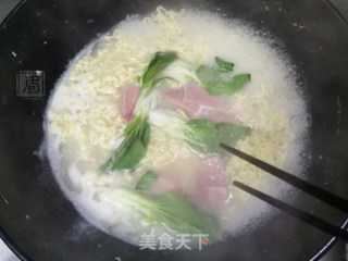 鱼骨汤面的做法步骤：11