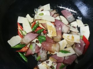 冬笋炒腊肉的做法步骤：11