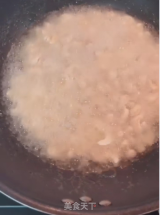 年夜饭----西芹腰果炒虾仁的做法步骤：2