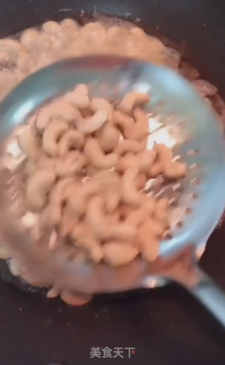 年夜饭----西芹腰果炒虾仁的做法步骤：3
