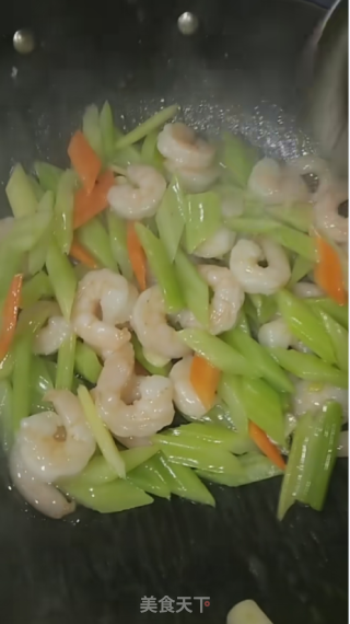 年夜饭----西芹腰果炒虾仁的做法步骤：10