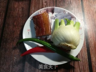 茴香球炒腊肉的做法步骤：1