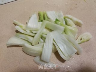 茴香球炒腊肉的做法步骤：2