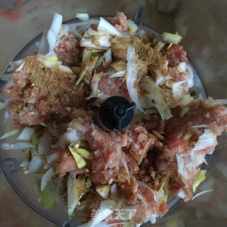 酸辣虾肉馄饨的做法步骤：4
