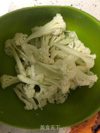 花菜炒腊肠的做法步骤：2