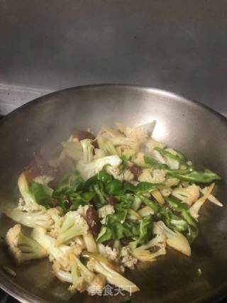 花菜炒腊肠的做法步骤：7