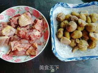 板栗烧鸡的做法步骤：1