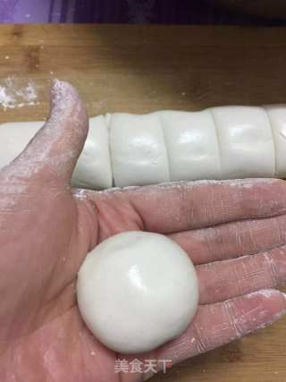 四川妹教你做麻球，掌握这个窍门，不掉芝麻不爆开，麻香松脆的做法步骤：2