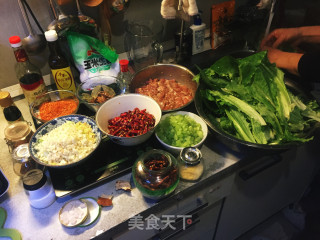 自贡爆香麻辣莴笋红油兔的做法步骤：1