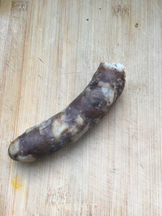 “腊味”腊肠拌黄瓜的做法步骤：1