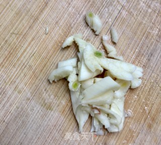 “腊味”腊肠拌黄瓜的做法步骤：4