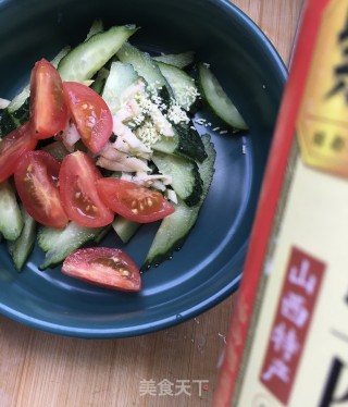 “腊味”腊肠拌黄瓜的做法步骤：10