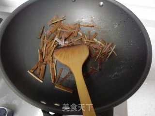 蒜叶炒豆干的做法步骤：4