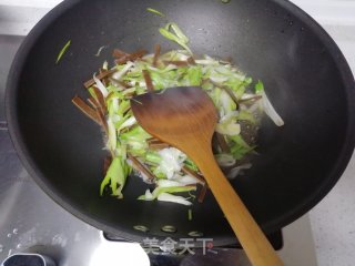 蒜叶炒豆干的做法步骤：7
