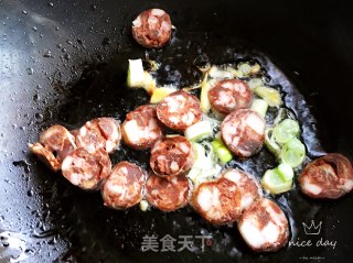 腊肠尖椒炒豆干的做法步骤：4